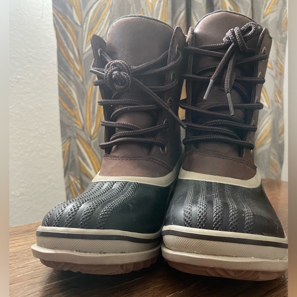 Sorel women’s waterproof leather boots. Original box, NWOT.